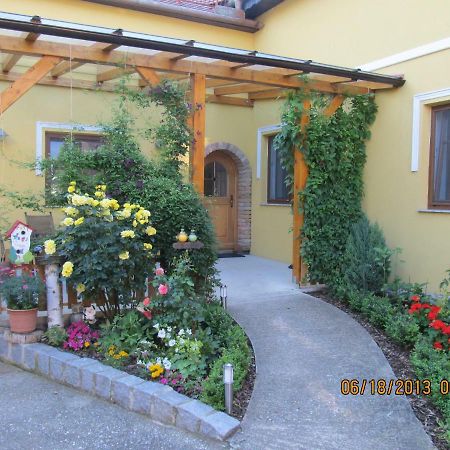 Haus Resi Apartamento Staatz Exterior foto