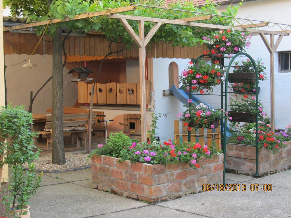 Haus Resi Apartamento Staatz Exterior foto