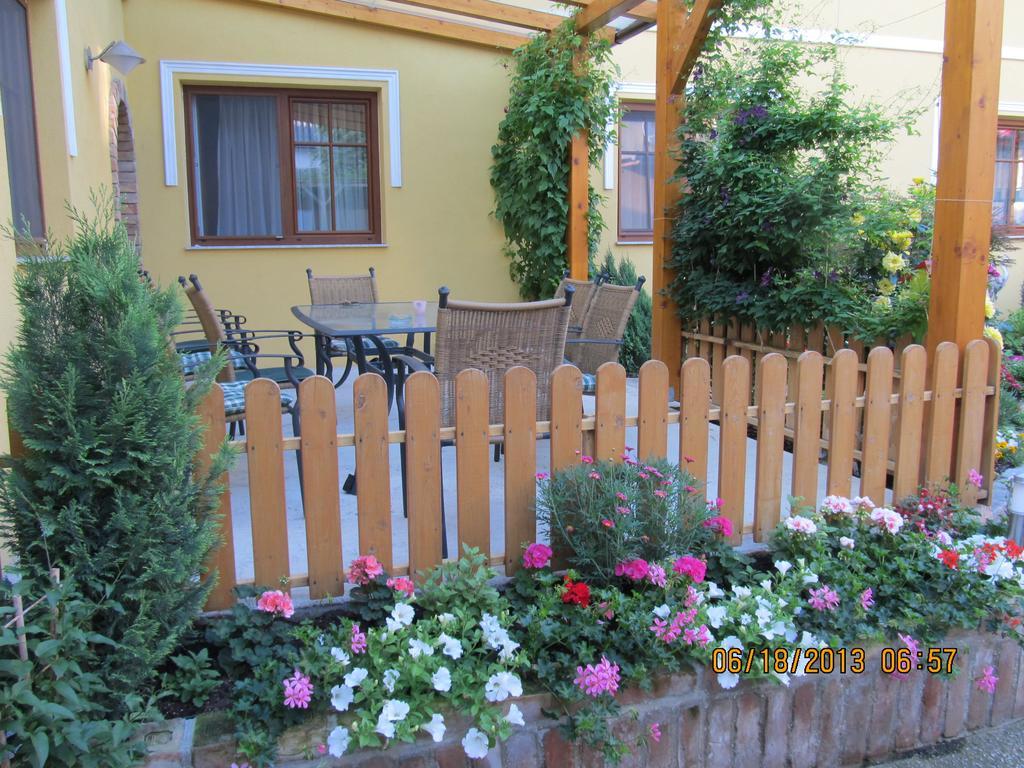 Haus Resi Apartamento Staatz Exterior foto