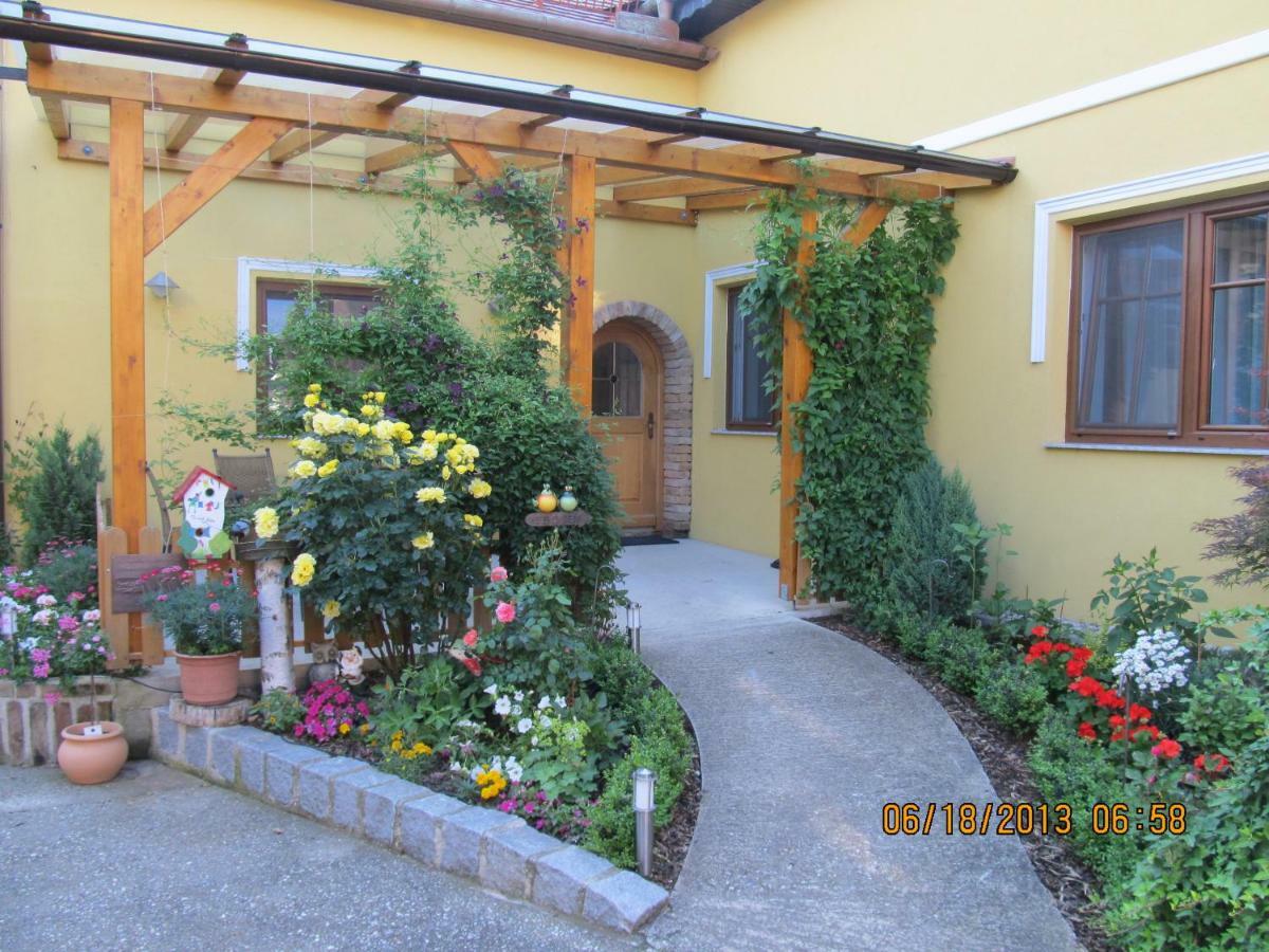 Haus Resi Apartamento Staatz Exterior foto