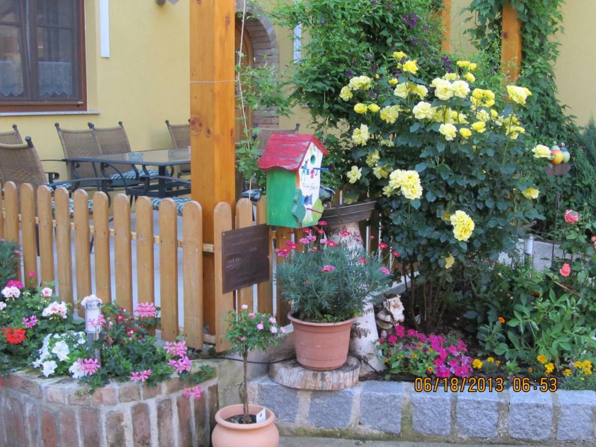 Haus Resi Apartamento Staatz Exterior foto